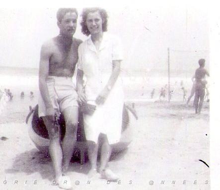 MES PARENTS PAS ENCORE MARIES A LA PLAGE.jpg